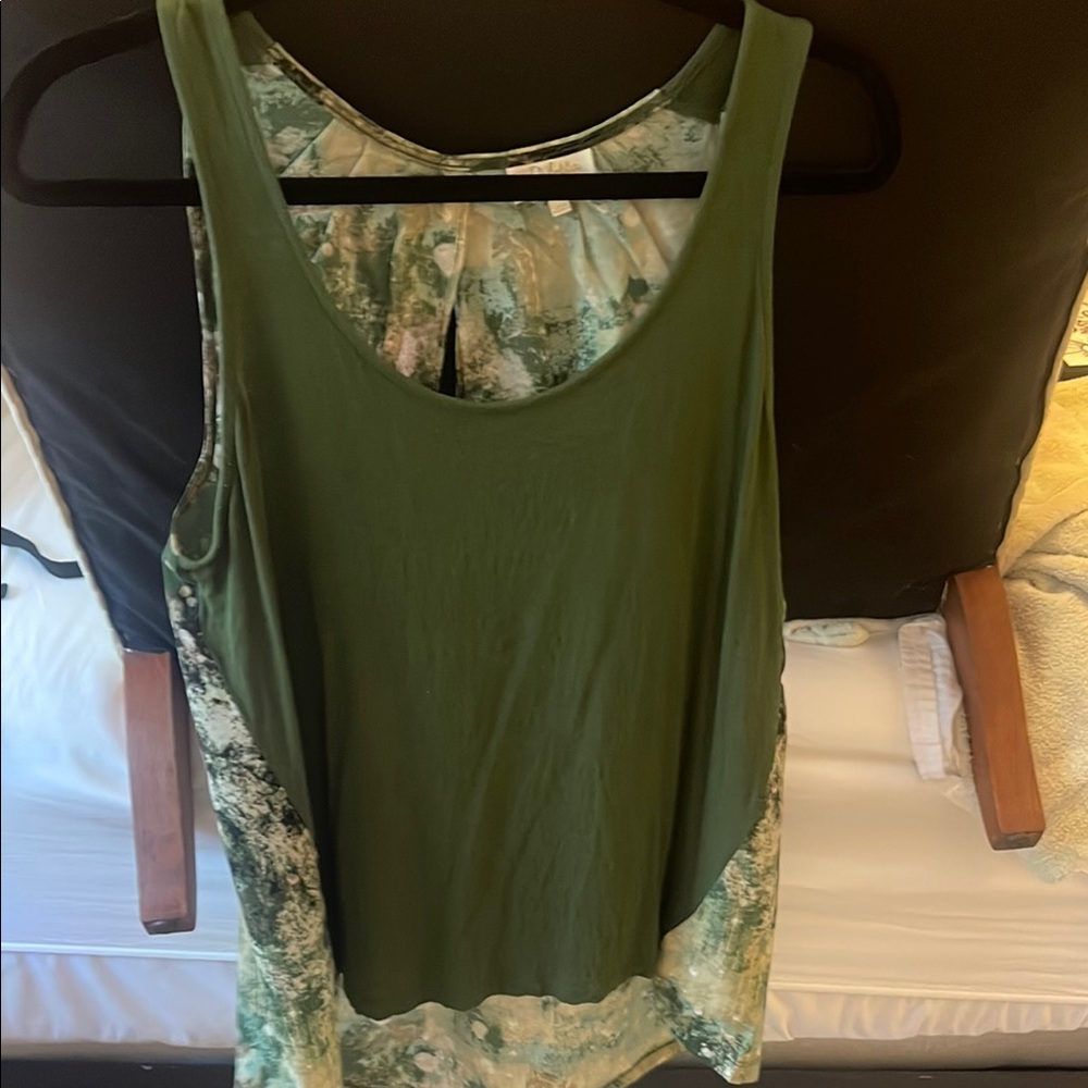 Green and White Women's Sleeveless Top